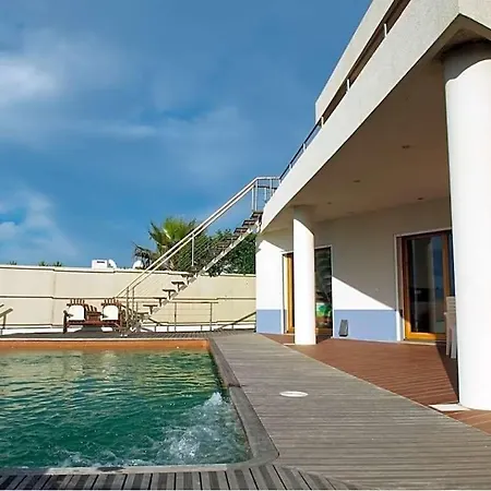 Sleeps 10 Pool Air Con Wifi Boinheira