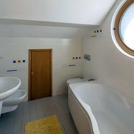 Sleeps 10 Pool Air Con Wifi *