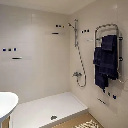 Sleeps 10 Pool Air Con Wifi