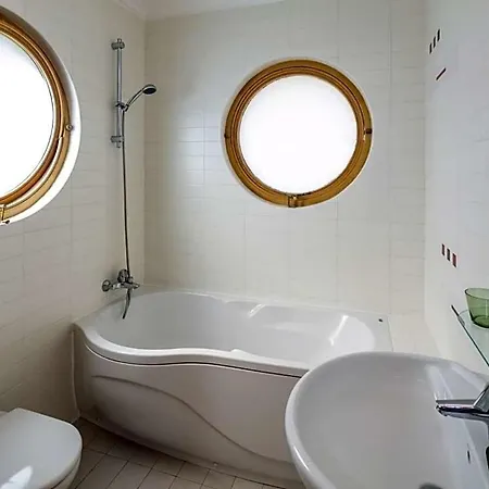 Sleeps 10 Pool Air Con Wifi *