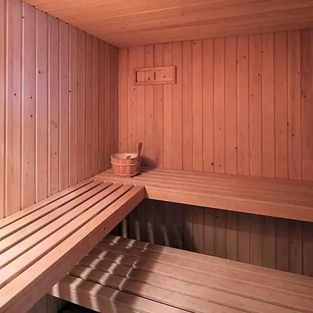 Sleeps 10 Pool Air Con Wifi