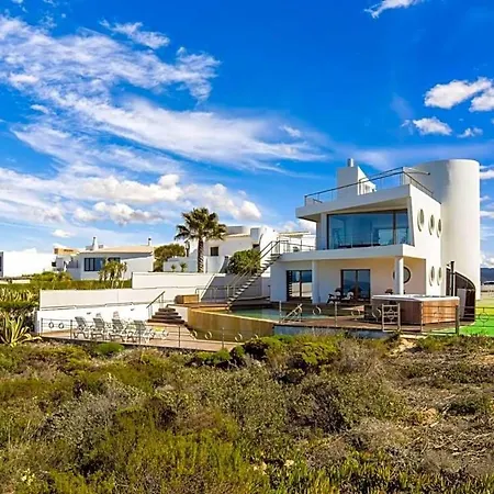 Sleeps 10 Pool Air Con Wifi * Boinheira