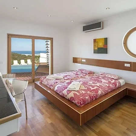 Sleeps 10 Pool Air Con Wifi *